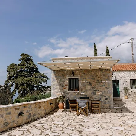 بيت للعطل Anemolithos Mani's House *