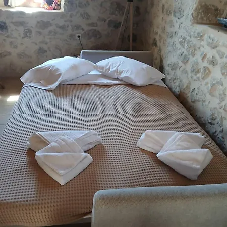 بيت للعطل Anemolithos Mani's House أريبوليس
