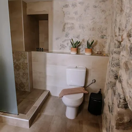 بيت للعطل Anemolithos Mani's House