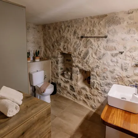 بيت للعطل Anemolithos Mani's House أريبوليس