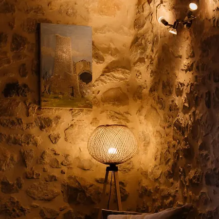 Anemolithos Mani's House أريبوليس