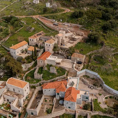 Anemolithos Mani's House بيت للعطل